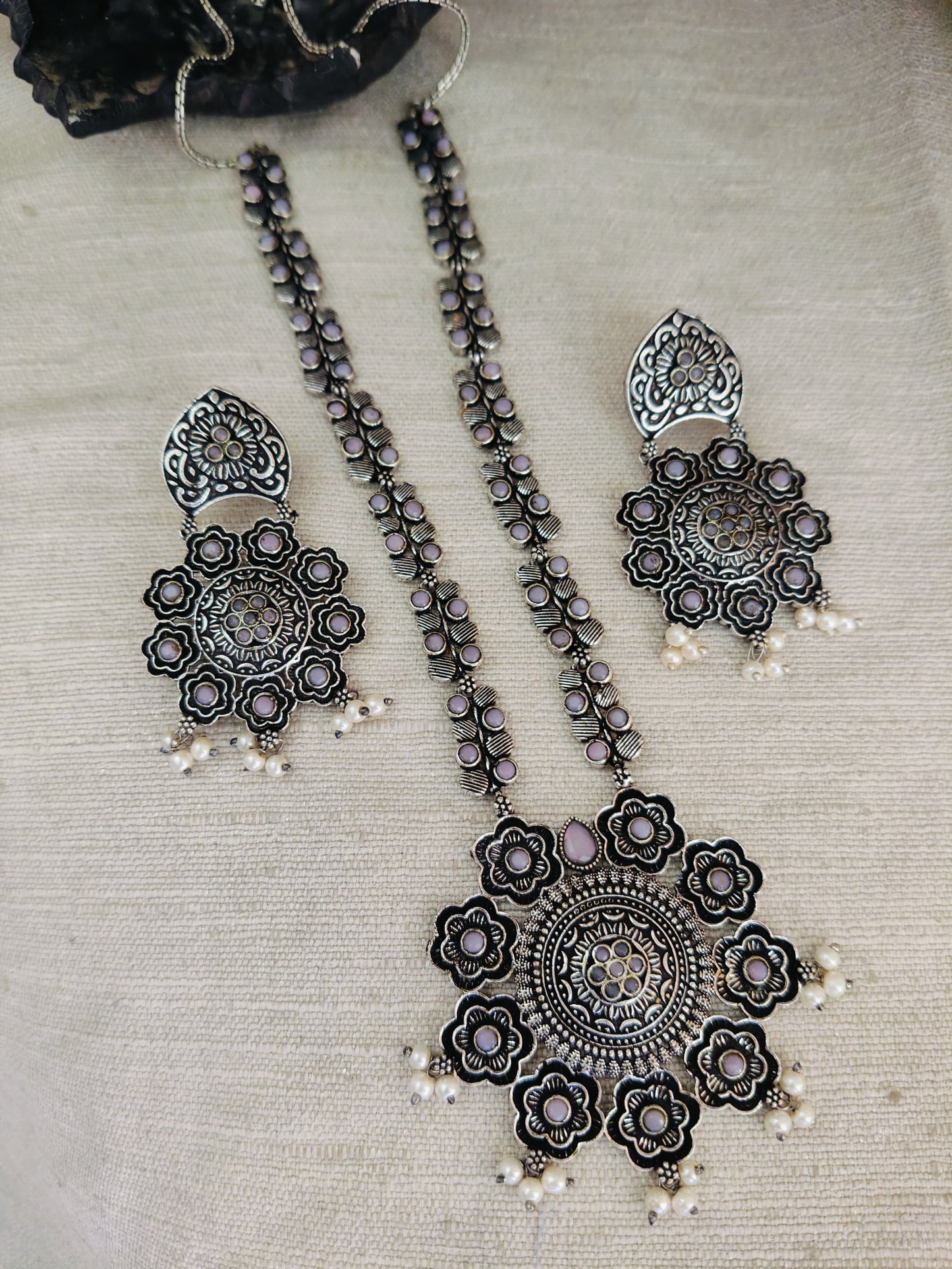 Stone Necklace Set With Beautiful Matching Ear Rings - Dokets Shop