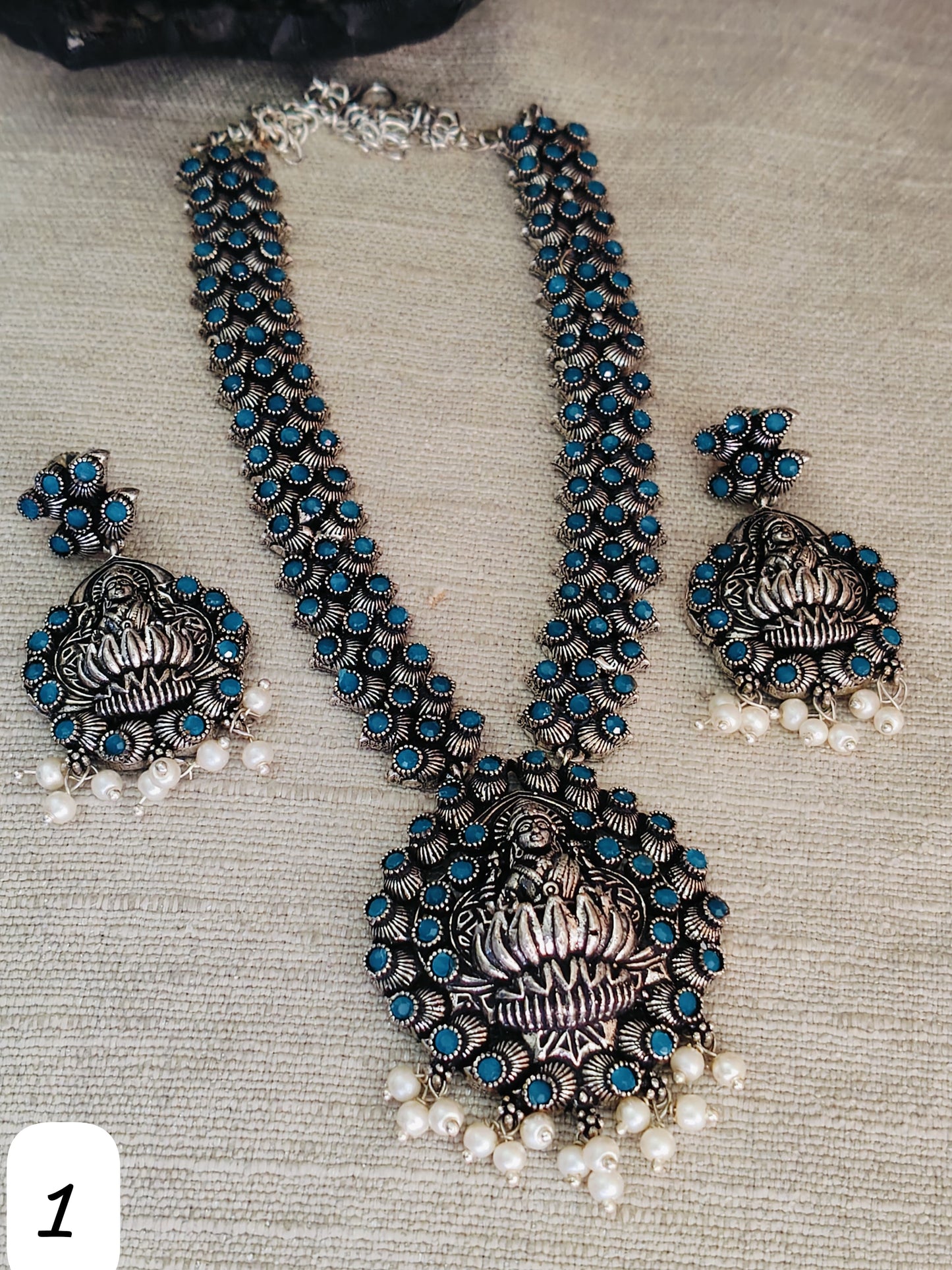 Temple Set With Matching Ear Rings - Dokets Shop