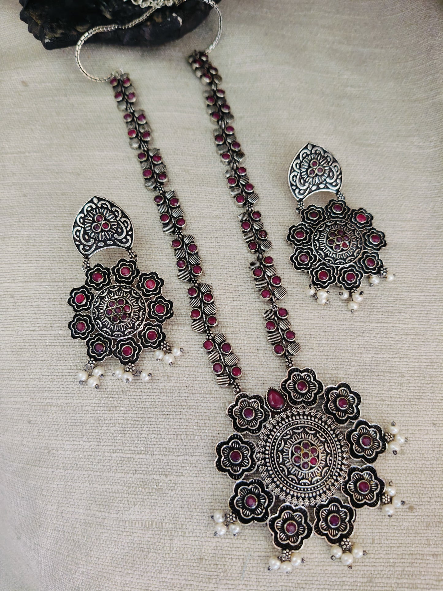 Stone Necklace Set With Beautiful Matching Ear Rings - Dokets Shop