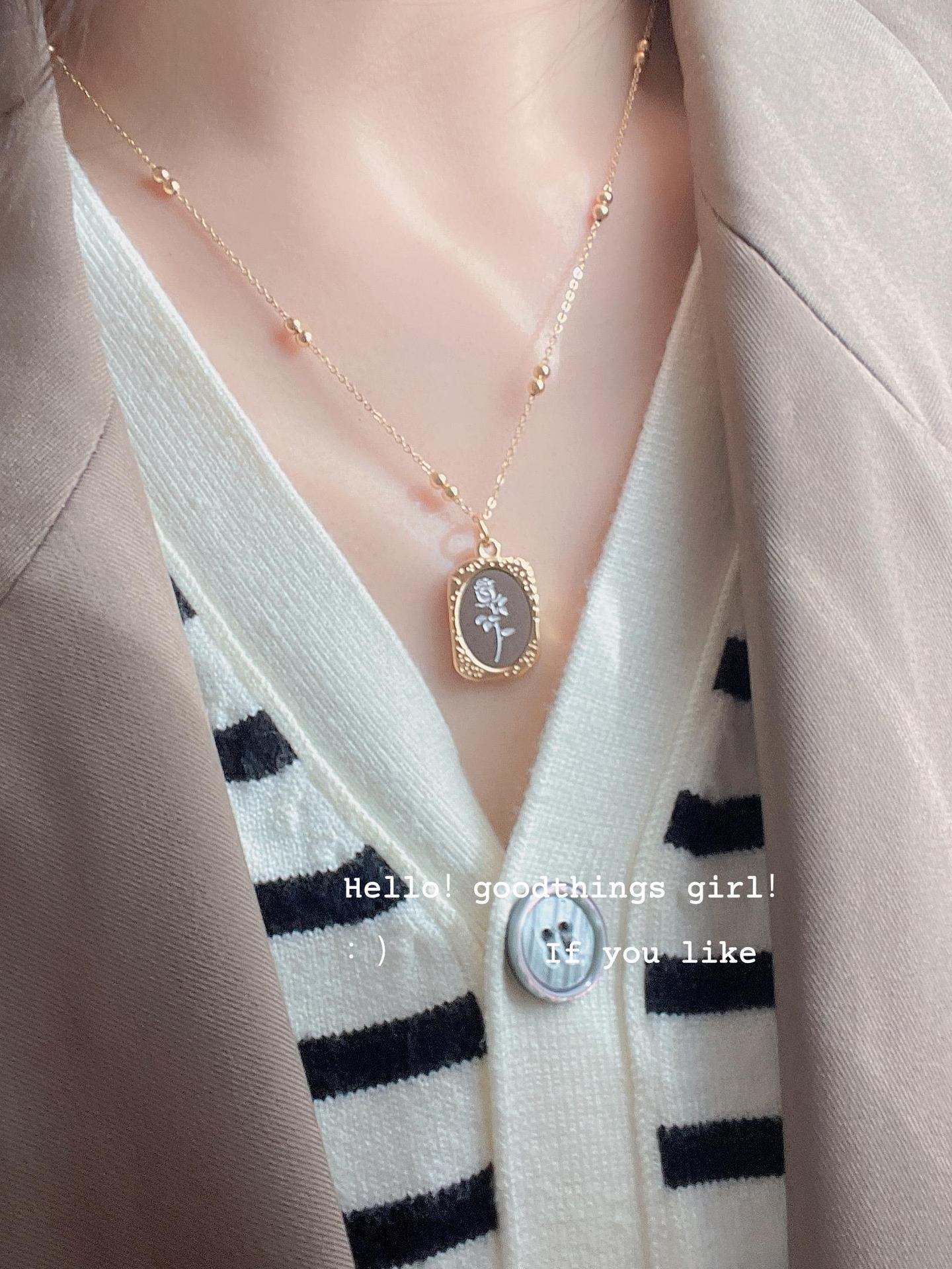 "Magic Mirror" Retro Design Sense Rose Necklace Sweater Chain All-match Temperament Titanium Steel Neckchain Long Jewelry for Women