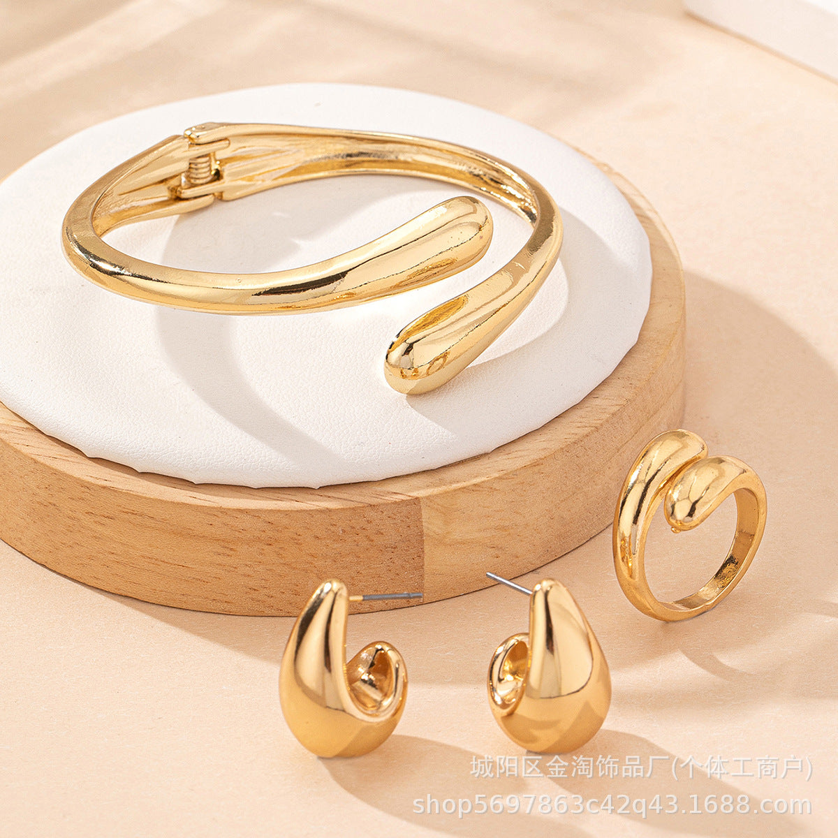 4-piece women's fashion jewelry suit, minimalist earrings, rings and bracelets, spring design